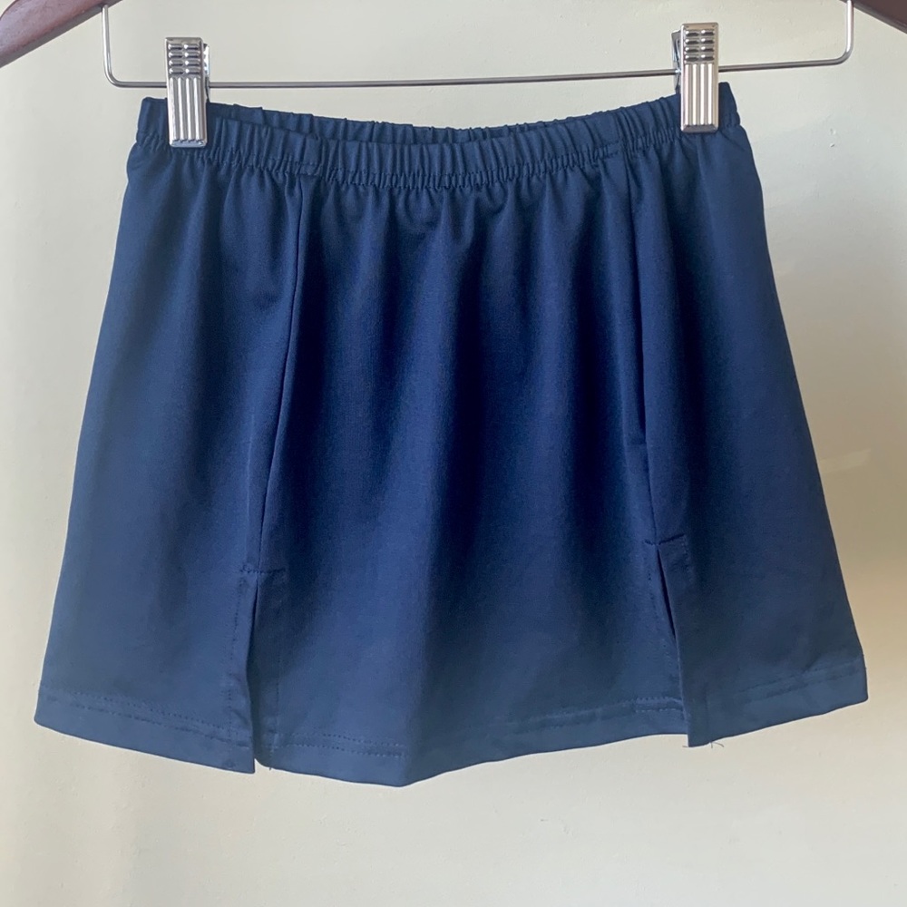 Girls medium navy athletic tennis skort